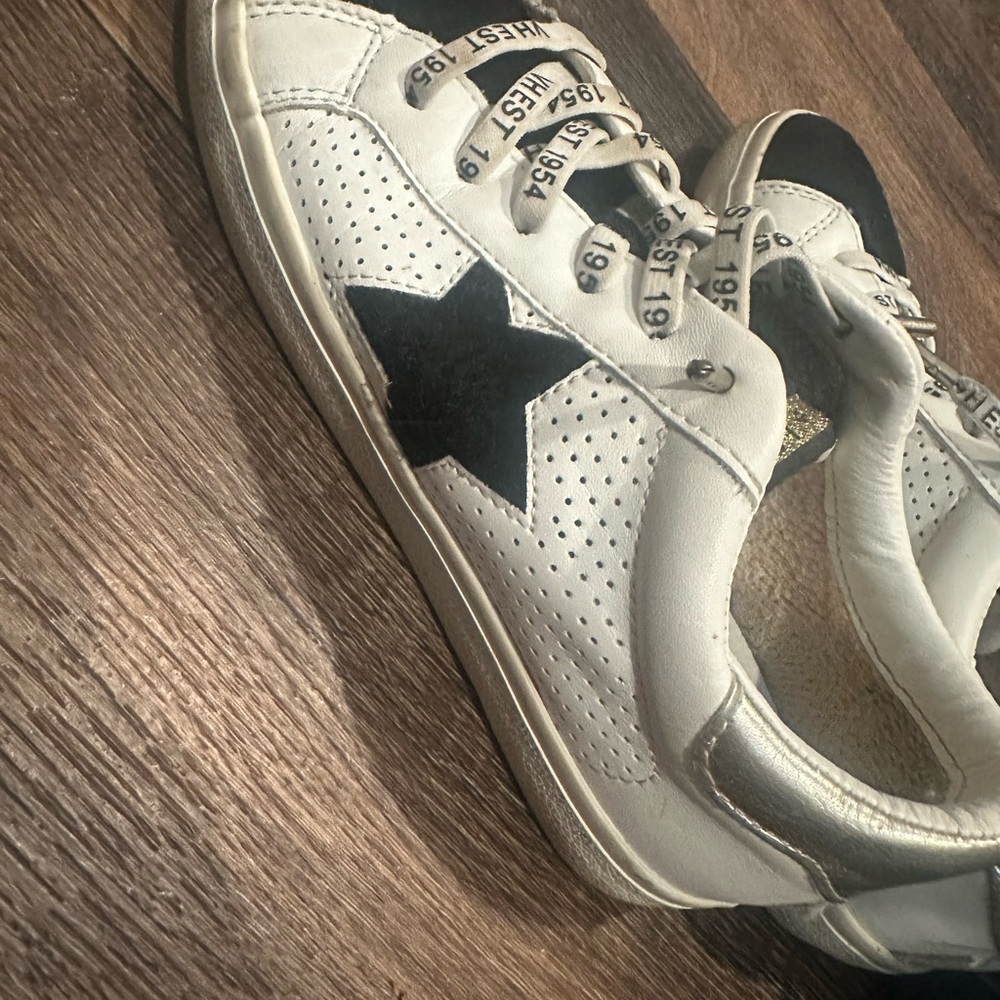 Vintage Havana White and Black Star Sneakers